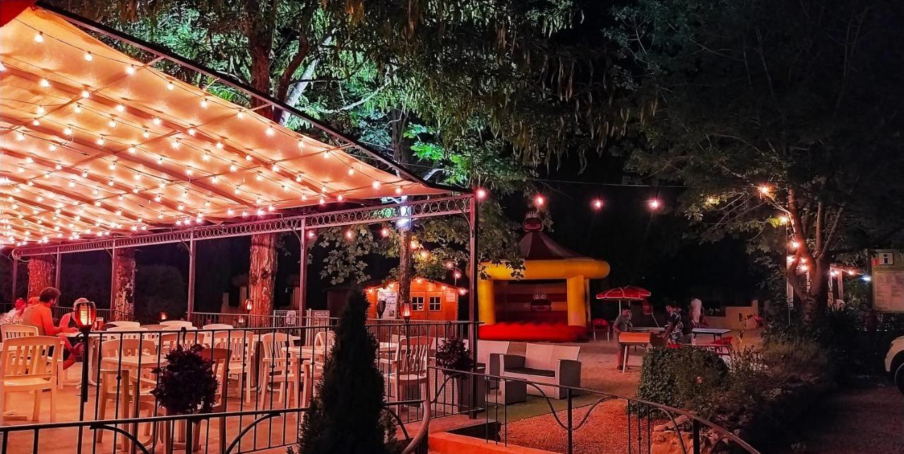 Camping Hotel Les Rives Du Loup ตูร์เรสส์-ซัวร์-ลูป ภายนอก รูปภาพ