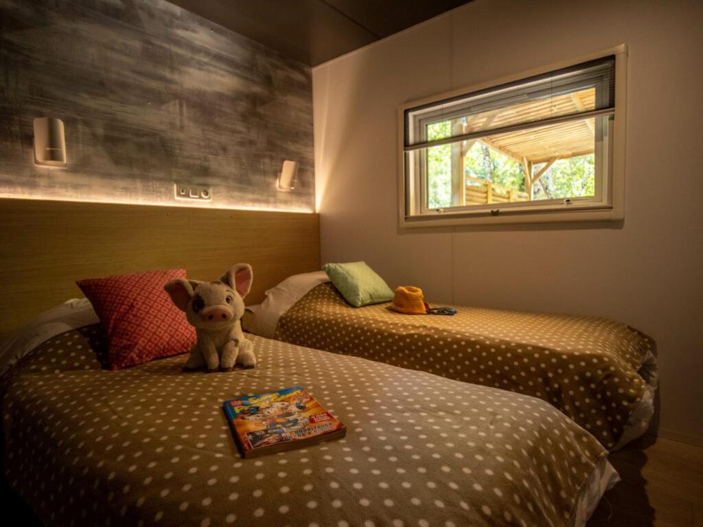 Camping Hotel Les Rives Du Loup ตูร์เรสส์-ซัวร์-ลูป ภายนอก รูปภาพ