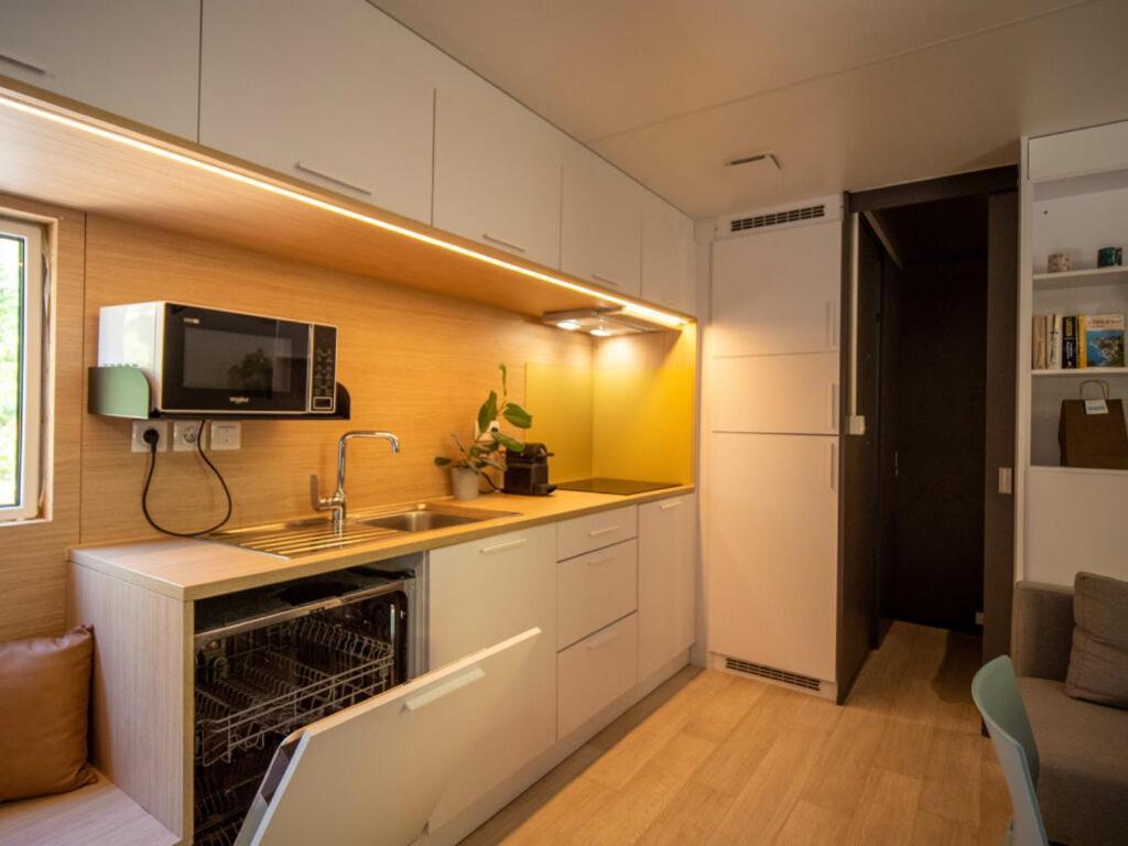 Camping Hotel Les Rives Du Loup ตูร์เรสส์-ซัวร์-ลูป ภายนอก รูปภาพ