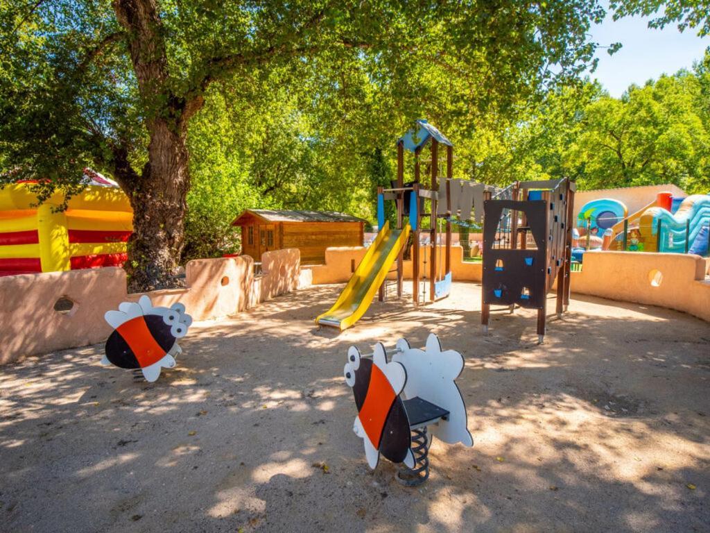 Camping Hotel Les Rives Du Loup ตูร์เรสส์-ซัวร์-ลูป ภายนอก รูปภาพ