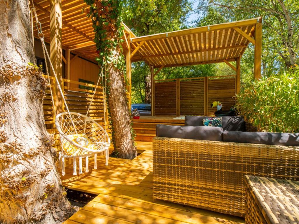 Camping Hotel Les Rives Du Loup ตูร์เรสส์-ซัวร์-ลูป ภายนอก รูปภาพ