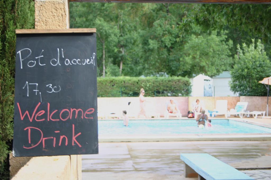 Camping Hotel Les Rives Du Loup ตูร์เรสส์-ซัวร์-ลูป ภายนอก รูปภาพ